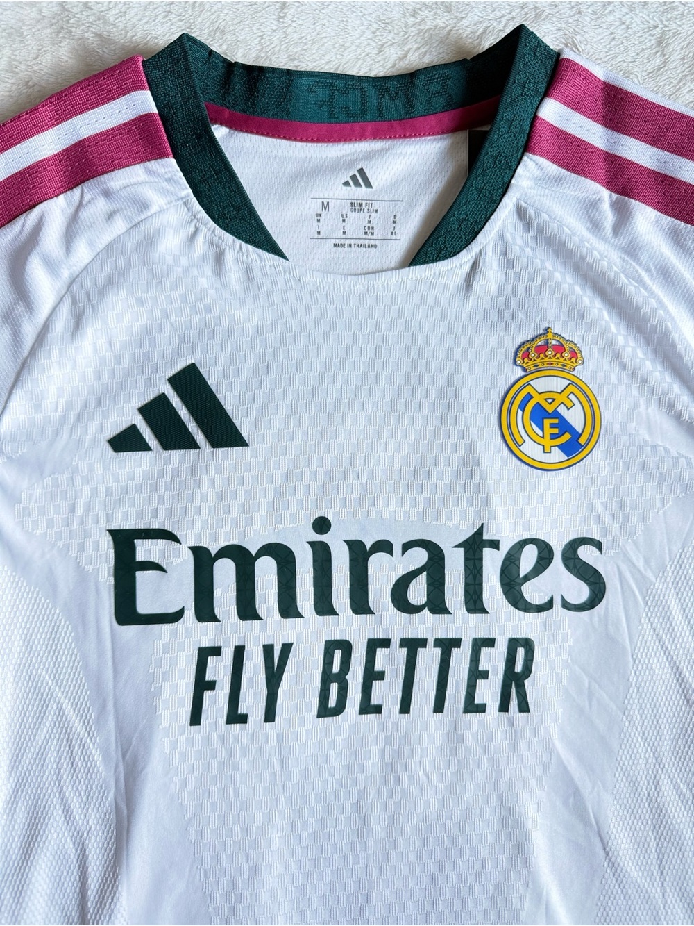Real Madrid FC Home Jersey 2026/27. Valverde #8 - Picture 4 of 8